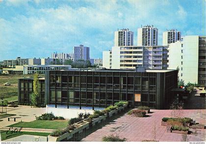 91 LES ULIS LA MAIRIE ET LES IMMEUBLES DE LA DAUNIERE