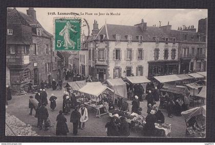 Lesneven-La Place un Jour de Marché