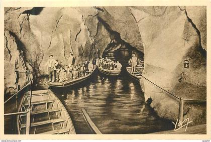 CPA Grottes de Betharram La riviere souteraine Silencieuse et Feerique