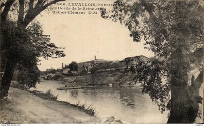 CPA Levallois Perret Les Bords de la Seine et usines Clement
