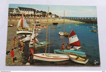 Cpm 1977, Locquirec, la plage et les bateaux de l'école de voile, Finistère 29