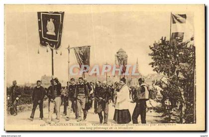 CPA Locronan Grand Pardon de la Tromenie Folklore Costume Le cortege quitte Locronan