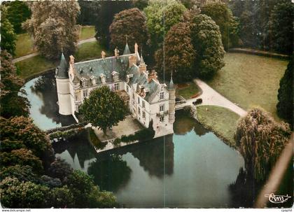 CPM Lorrez le Bocage S et M Vue aerienne du Chateau La Cour d'Honneur