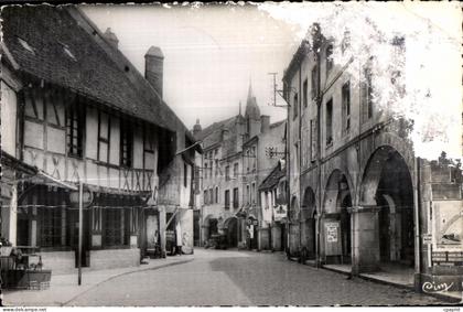 Louhans - Grande rue et les Arcades - CPA