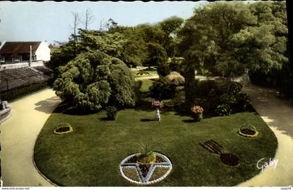 CPM Luc sur Mer Le Jardin Public
