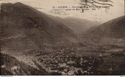CPA Luchon Vue plongeante et vallee de Luchon prise du Mail Soulan