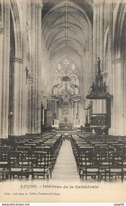 CPA Lucon Interieur de la Cathedrale