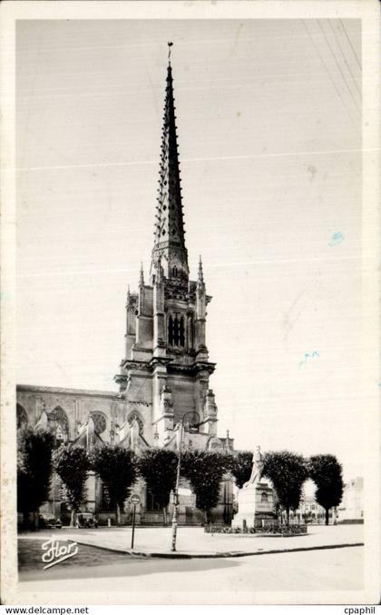 CPA Lucon La cathedrale Statue de Richelieu