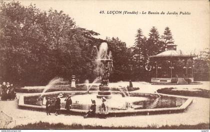 CPA Lucon Le bassin du jardin public
