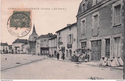 LUSSAC-LES-CHATEAUX-la place