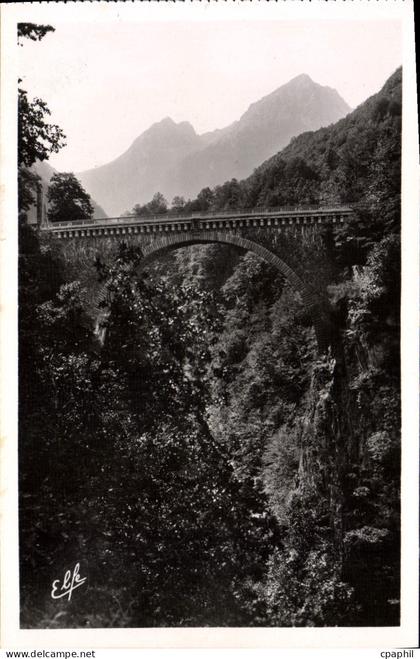 CPA Saint Sauveur Le pont Napoleon