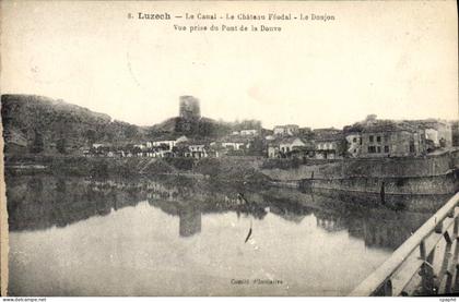 CPA Luzech Le Canal le Chateau Feodal Le donjon Vue prise du pont de la Douve