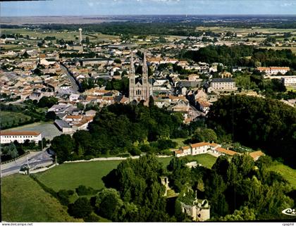 CPSM Machecoul Loir Atl vue generale aerienne au premier plan le chateau de Gilles de Rais dit Barbe