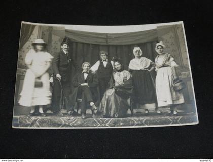 Carte photo théatre a MALAUCENE ? voir NOMS au dos  ...................... 31226