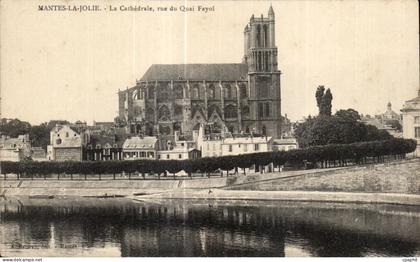 CPA Mantes La Jolie La rue du Quai Fayol