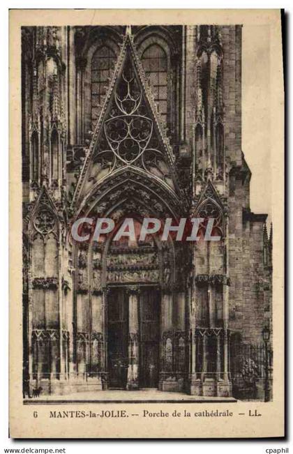 CPA Mantes la Jolie Porche de la Cathedrale