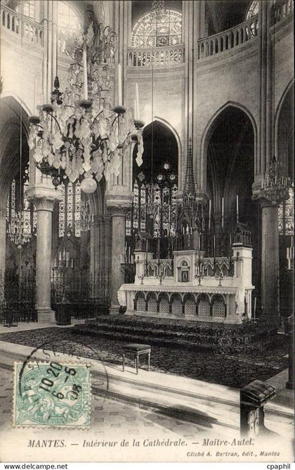 Mantes la jolie CPA Interieur de la cathedrale Maitre autel