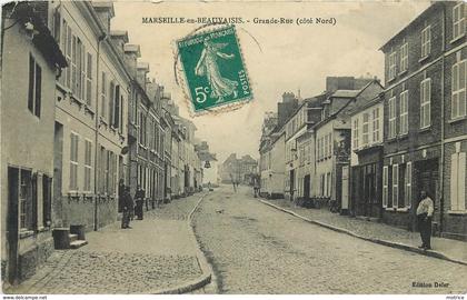MARSEILLE EN BEAUVAISIS - grande rue (côté nord).