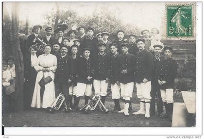 MARSEILLE EN BEAUVAISIS - Groupe de personnes - fanfare - carte photo