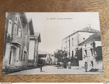 CPA Matha 17 - la place des volailles