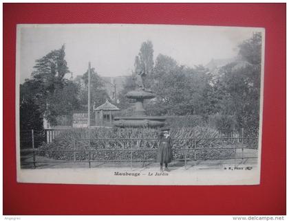CPA    Nord   -  Maubeuge     "   Le Jardin et l'Enfant  "