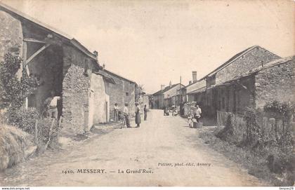 MESSERY  - La Grand rue ( tres animée )