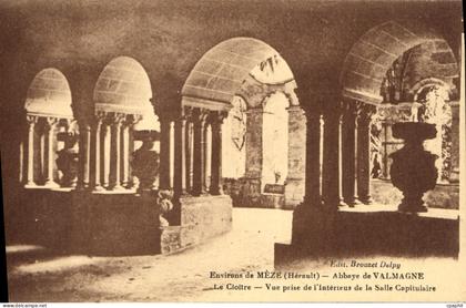 CPA Environs de Meze Herault Abbaye de Valmagne Le Cloitre Vue prise de l'interieur de la Salle Capi