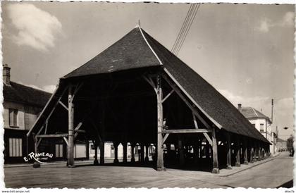 CPA MILLY-la-FORET Les Halles (1354999)
