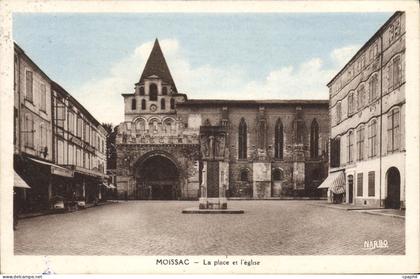 CPA Moissac La place et l'eglise