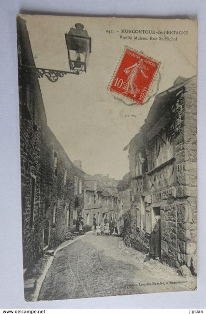 cpa du 22  Moncontour de Bretagne -- vieille maison rue St Michel     AVR20-22