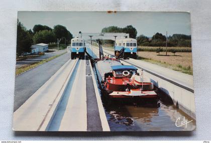 Cpm, Montech, la pente d'eau, péniches et bateliers, Tarn et Garonne 82