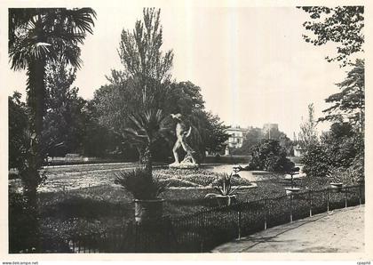 CPM Montelimar Drome Le Jardin Public