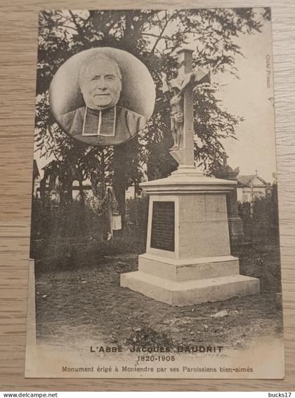 CPA 17 - Montendre - monument érigé à l'abbé Jacques Baudrit