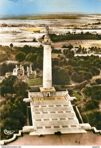 CPM Montfaucon (Meuse) Vue aerienne le Monument Americain
