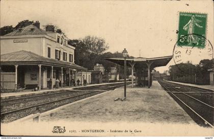 Montgeron CPA interieur de la gare