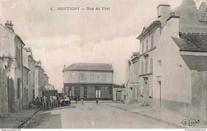 France - Montigny - Rue du fort - Animé - Attelage - CPA