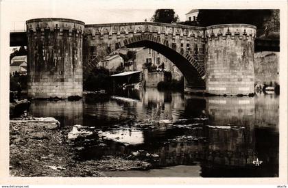CPA MONTMORILLON Le vieux Pont (613233)