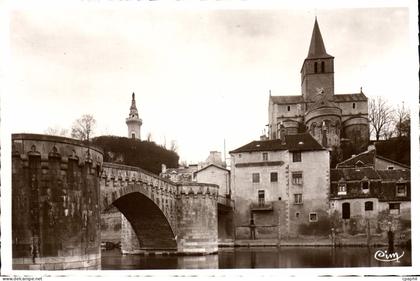 CPA Montmorillon Le Vieux Pont La Vierge Du Chateau Et I'Eglise Notre Dame