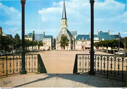 CPM Montoire sur le Loir Loir et Cher La place Georges Clemenceau et l eglise Saint Laurent