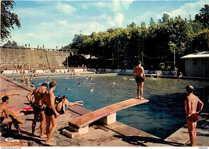81* MONTREDON LABESSONNIE  piscine  CPM (10x15cm)              MA66-0285