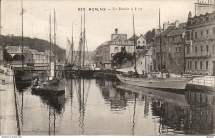 CPA Morlaix Le Bassin a Flot Bateaux
