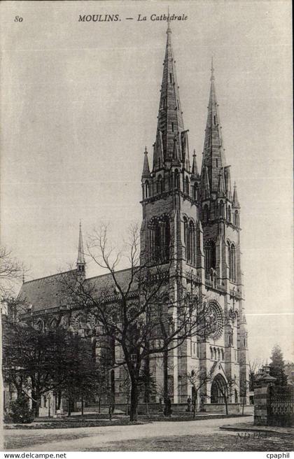 Moulins CPA La cathedrale