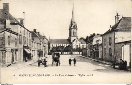 CPA Mourmelon Le Grand La Place D'Armes Et I'Eglise