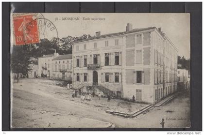 24 - Mussidan - Ecole supérieure   - animée