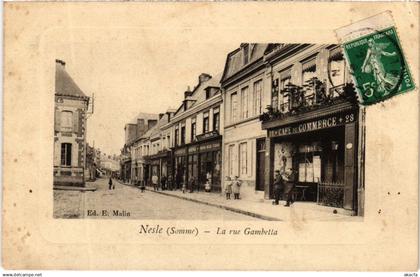 CPA NESLE La Rue Gambetta (1292531)