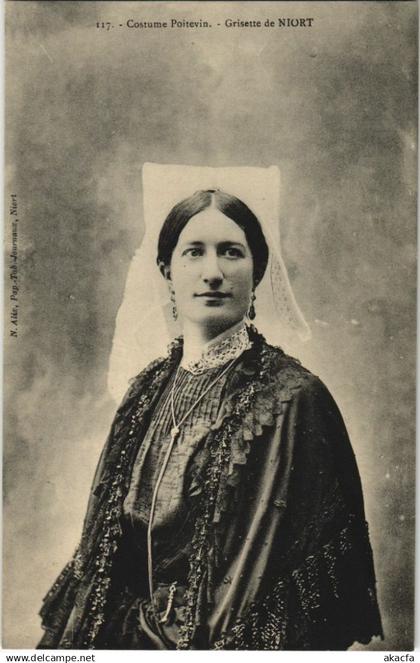 CPA NIORT Costume Poitevin - Grisette de Niort (1141186)