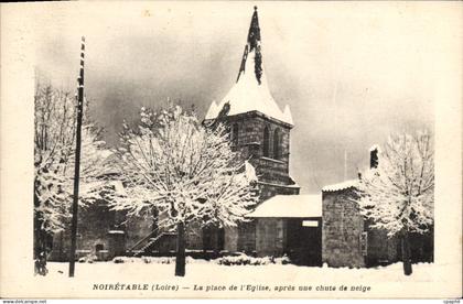 CPA Noiretable La Place de l'Eglise Apres une chute de Neige
