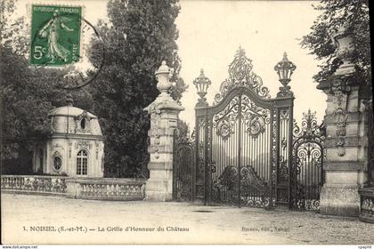 CPA Noisiel La Grille D'Honneur Du Château