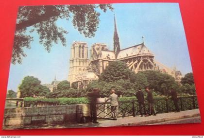 3D Paris Notre Dame de Paris PARIS EN RELIEF 3D HOLOGRAMME  Carte Postale-CPSM  Europe  France  [75]