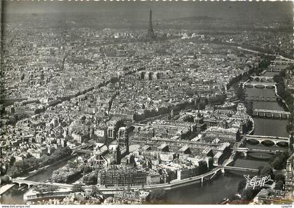 CPM Paris Vue aerienne Notre Dame de Paris l'ile de la Cite